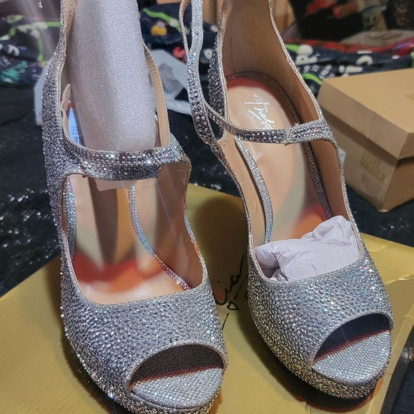 Thalia Sodi Elegant Silver Women's Heels Brand NEW - Picture 1 of 5